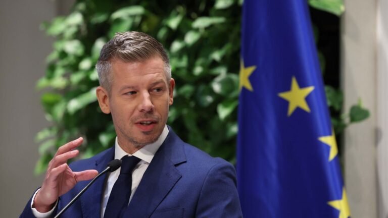 Magyar Péter tovább vadászik: célkeresztben Kubatov Gábor, Szijjártó Péter és Deutsch Tamás
