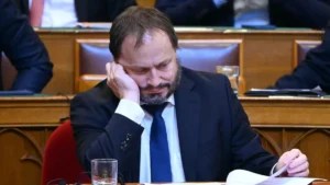 Rekordmagas államháztartási hiány mellett drágul az üzemanyag és elszabadul az államadósság