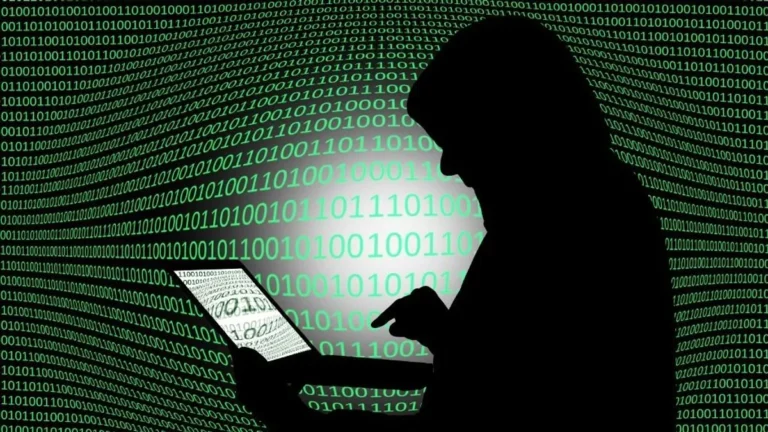 Furcsán viselkedik a telefonod? Így találhatod meg a rejtőzködő kémprogramot