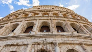 Tíz métert zuhant a Colosseumban, nem tudták megmenteni a 22 éves férfit