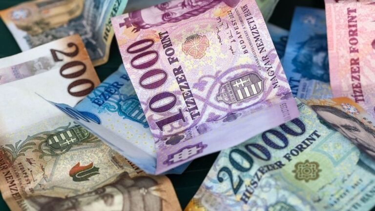 A kormány felülvizsgálná a korábban megkötött hároméves bérmegállapodást