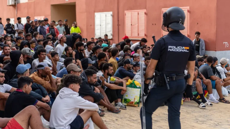 Ceuta miatt még mindig feszült a helyzet, Róma és Madrid egymásra mutogat