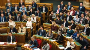 Más nevében is szavazhatott egy tiszás képviselő, Rétvári Bence vizsgálatot kezdeményezett