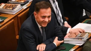 Pócs János is aláírta a lemondását követelő petíciót