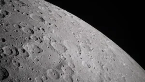 NASA: élőlények bújhatnak meg a Hold sötét zugaiban