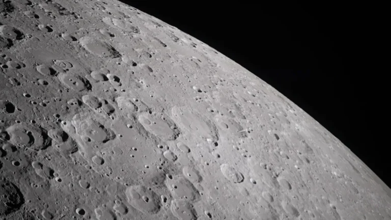 NASA: élőlények bújhatnak meg a Hold sötét zugaiban