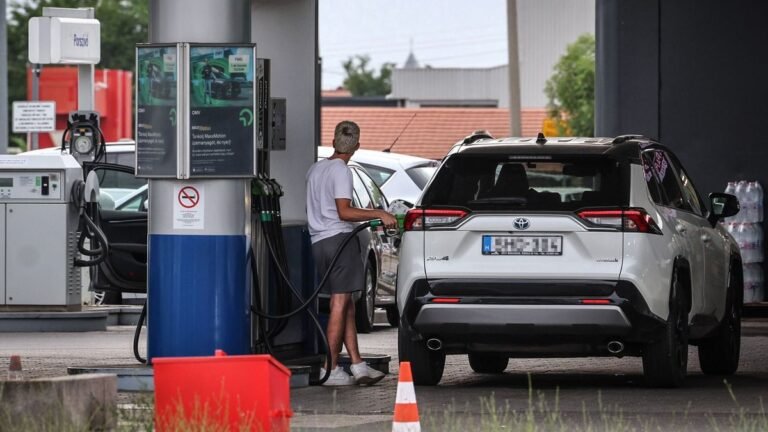 „Tartsd meg az aprót!” – ellepték a dühös kommentelők a tiszások oldalait