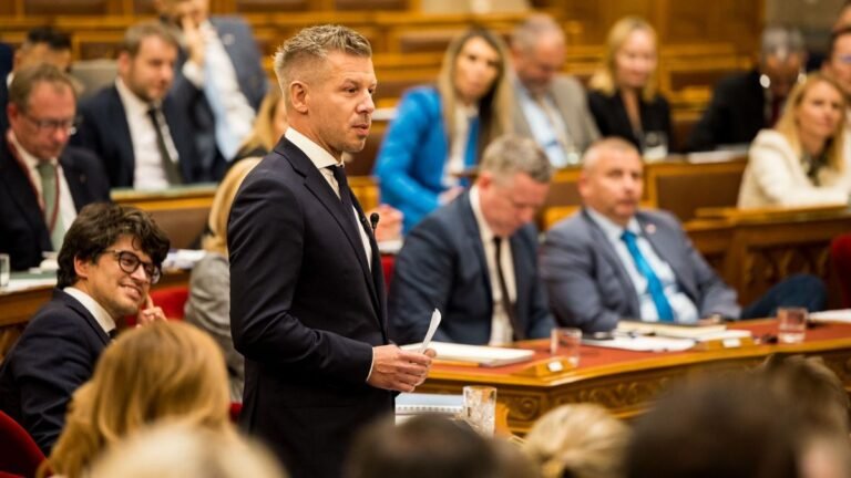 Ez gyors volt: Magyar Péter máris selyemzsinórt küldött Baka András legfőbb ügyészjelöltjének