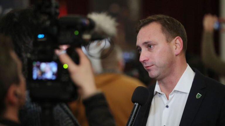 A rácsok mögött ülő Őrsi Gergelyt mégsem engedik gipszkartonépítő-képzésre menni