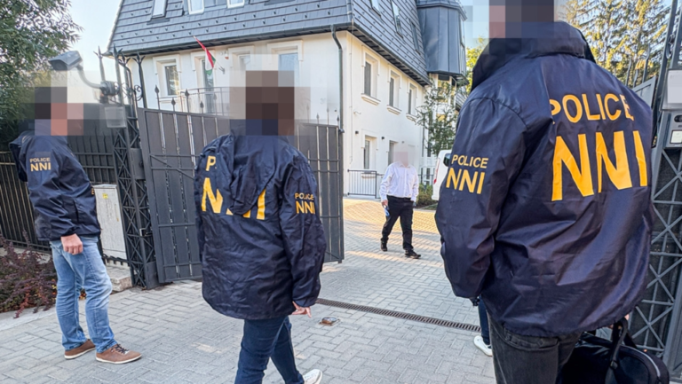 Házkutatást tartottak az Alapjogokért Központ háttércégénél