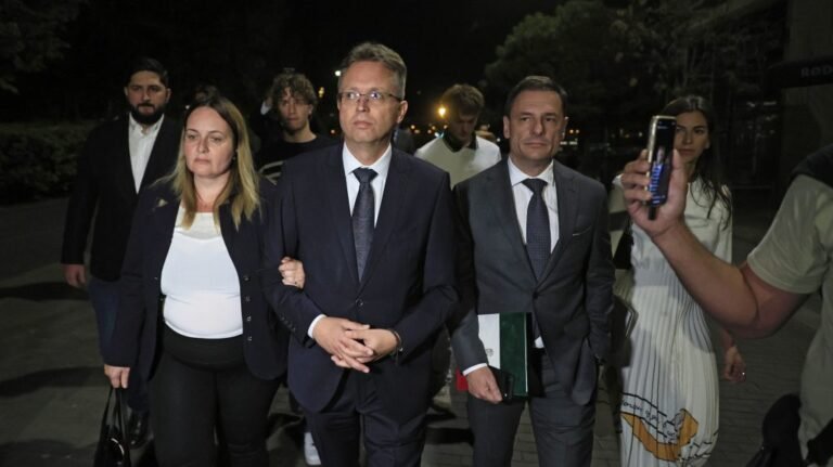 Hankó Balázs elindult az ügyészségre, de egyelőre a NAV-ig jutott