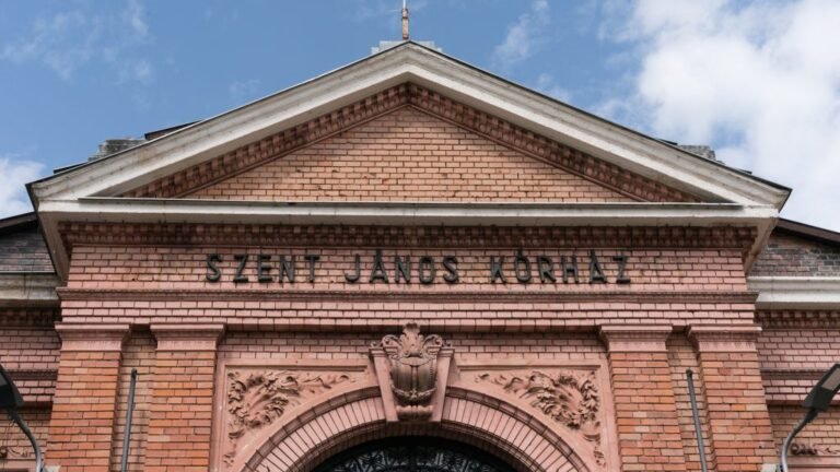 Meghibásodott az MR-készülék a János Kórházban, Hegedűs Zsolt szerint „hazug politikai hangulatkeltés” zajlik az ügyben