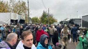 Elkezdődött a lakosok evakuálása az egyetlen ukrán városból, ahol tűzszünet van