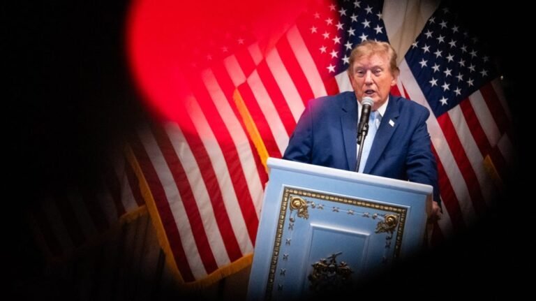 Trump komoly gesztust tett Putyinnak: felfüggesztette az Oroszország elleni szankciós csomagot