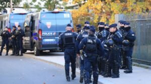 A Halloween ellenére sem lehet maszkot viselni – a francia belügyminiszter figyelmeztette a szombati tüntetésre készülőket