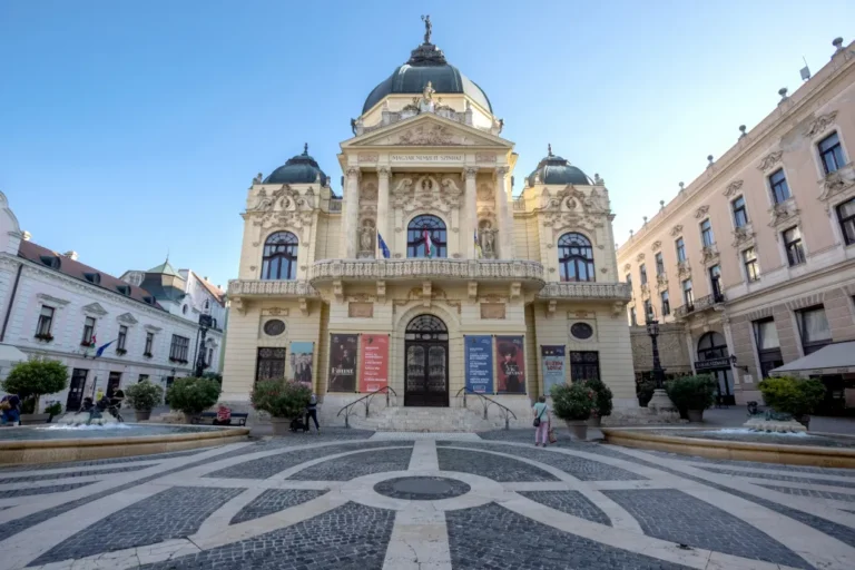 Kezdeményezi a Pécsi Nemzeti Színház igazgatójának elmozdítását a város polgármestere