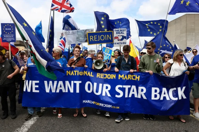 Tíz év után már nem olyan jó a brexit, a britek fele újra csatlakozna az EU-hoz