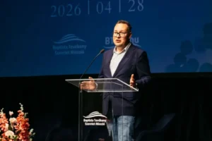 Biznisznek sem rossz egyházi misszió: százmilliók kötnek ki az elnök cégeinél