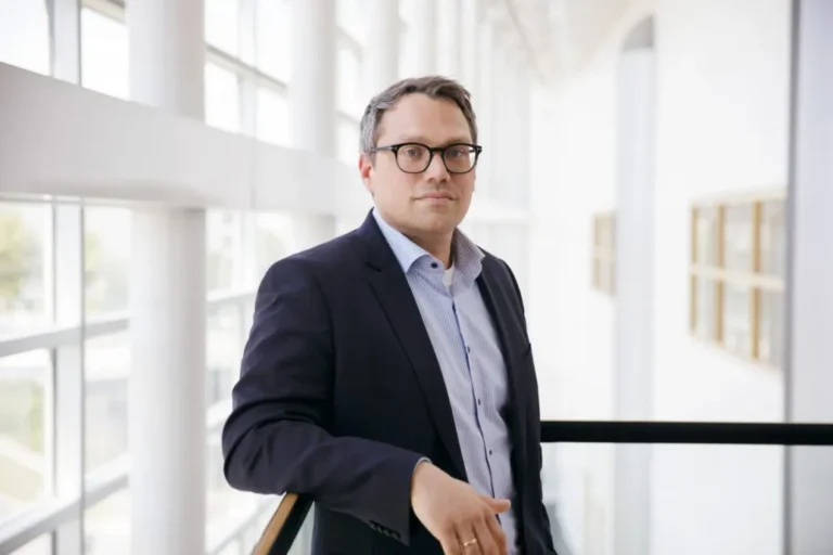 A bíróságok nem válhatnak a kritikusok elhallgattatására szolgáló fegyverekké