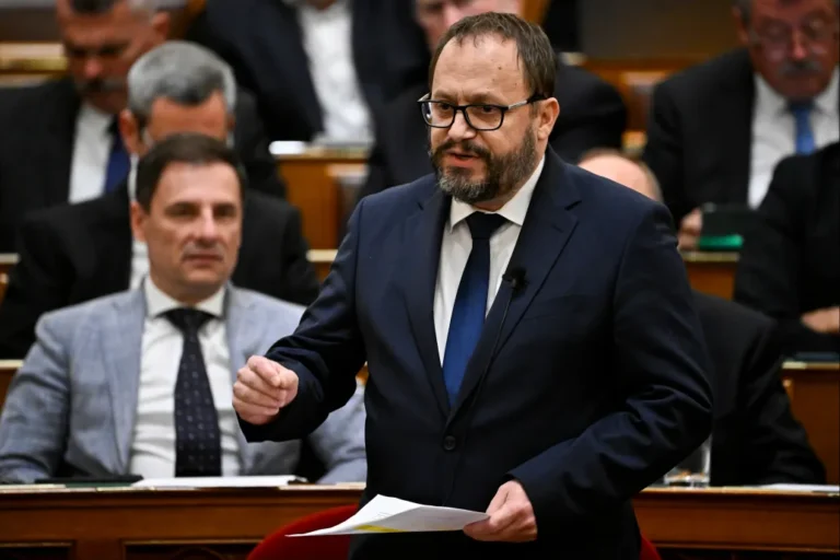 Egyre egyértelműbb, hogy akkor emelhet jelentősen béreket a kormány, ha valahonnan elvesz