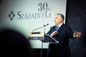 Omlik a NER ideológiai hátországa: 50 százalékos létszámcsökkenés és névváltás a Századvégnél