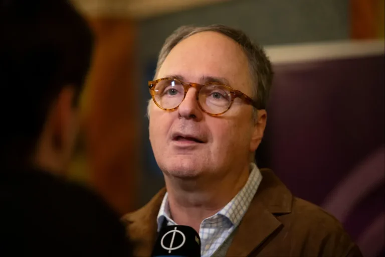 „Letartóztatták a kollégáit, visszamegy Magyarországra?” – magyar filmesek kérdezték fel Káel Csabát egy barcelonai filmfesztiválon