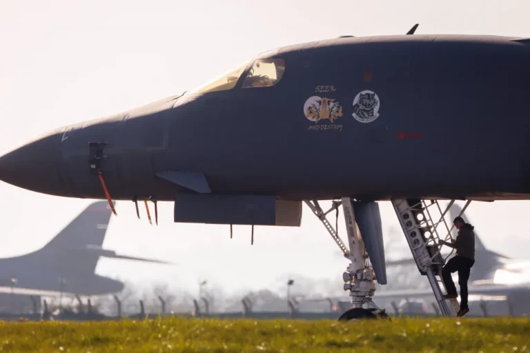 Kivonta összes nehézbombázóját az amerikai légierő a nyugat-angliai Fairford légitámaszpontról