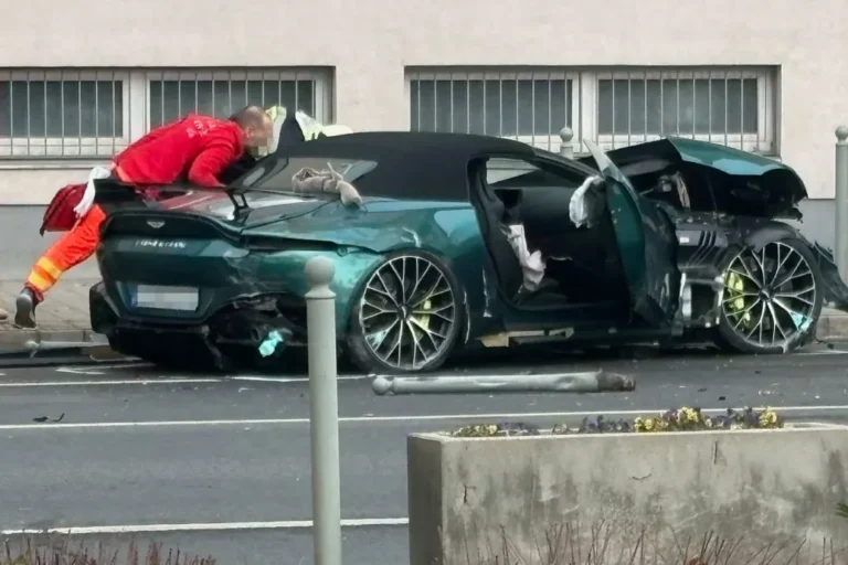 A győri Aston Martin-os gázoló szerint az autó nem ment gyorsan, megcsúszhatott egy párafolton