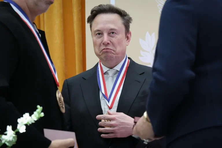 Musk szerint nem ő, hanem az amerikai kormány korlátozhatta az ukrán hadsereg hozzáférését a Starlinkhez