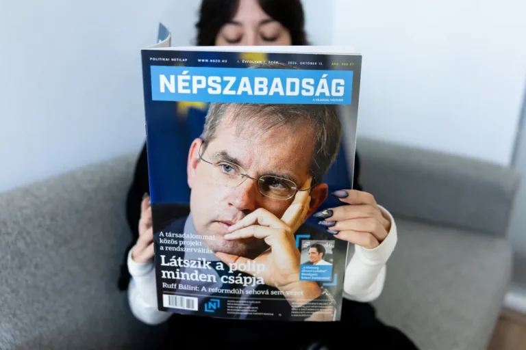 Ruff Bálinttal és Robert Pattinsonnal indult újra a nyomtatott Népszabadság