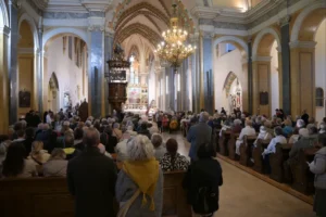 Orbán Viktor édesanyja is elment az őrizetben lévő fideszes politikusokért tartott imaórára