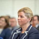 A börtönből üzent az NKA-ügyben letartóztatott Varga-Bajusz Veronika, szerinte az a cél, hogy politikusokra valljon