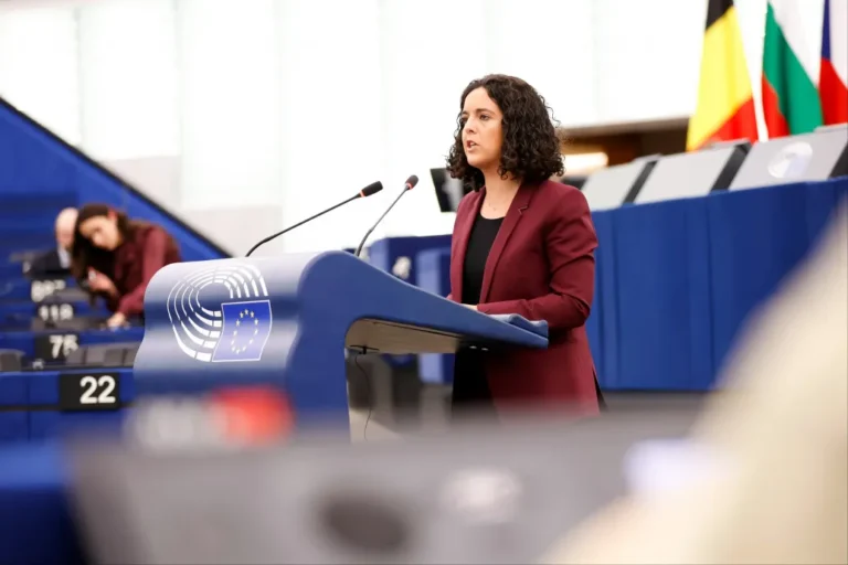 Szemkilövés, gyújtogatás, uszítás – heves vita lett Strasbourgban az erőszakba torkolló francia tüntetésekről