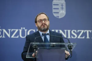 Kármán András: Közel 1,5 ezer milliárd forintot spórol az állam a pazarló kiadások felszámolásával