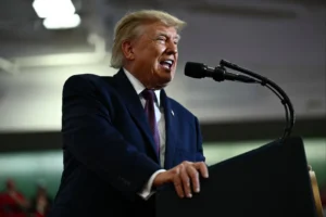 Donald Trump ismét az IQ-tesztnek hitt demenciatesztjével büszkélkedett egy kampányrendezvényen