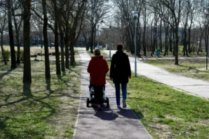 Vészjósló tendencia olvasható ki a 2027-es büdzsé gyerektámogatási számaiból