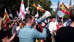 Spanyolország: a nemzeti ünnep a területi egységet hangsúlyozza Barcelonától Ceutáig