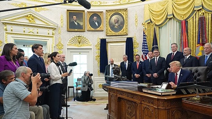 „Egy frászt, nem építhettek újat!” – mondta Trump a titkosszolgálatnak az Ovális Irodáról
