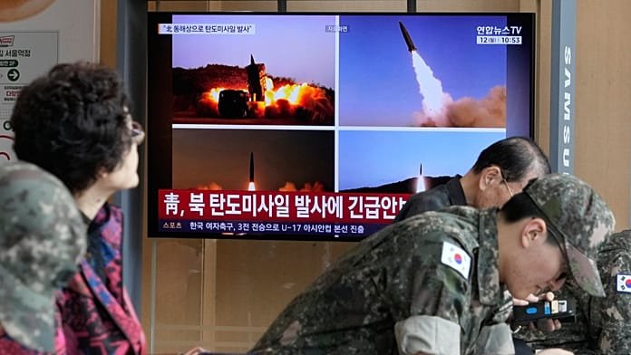 Észak-Korea több ballisztikus rakétát kilőtt, mind a Japán-tengerbe esett