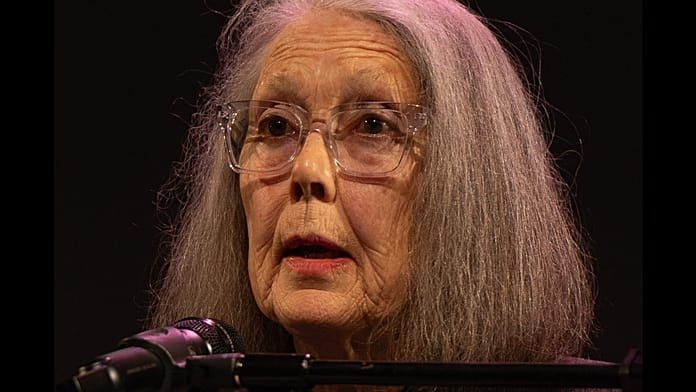Magyarul is olvashatjuk a Nobel-díjat nyert Anne Carson kanadai írónő egyik művét