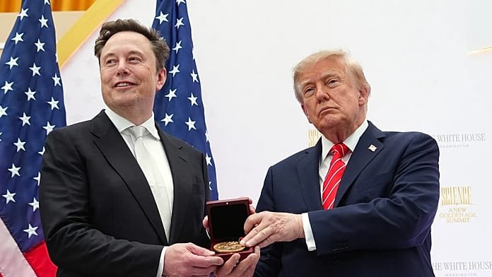 Trump az USA legmagasabb tudományos díjával tüntette ki Muskot; "korunk Thomas Edisonja" – mondta róla