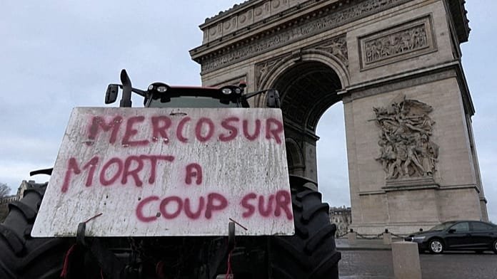 Gazdák százai tüntetnek Párizsban az EU–Mercosur egyezmény és az importok ellen