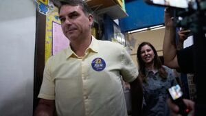 A brazil rendőrség vizsgálja Flávio Bolsonaro esetleges szökését az USA-ba Argentínán át