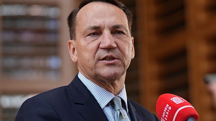 Sikorski: Pénzutalások és hangfelvételek bizonyítják Orbánék együttműködését az oroszokkal