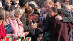 UK: Harry és Meghan látványosan térnek vissza hat évvel a királyi kilépés után