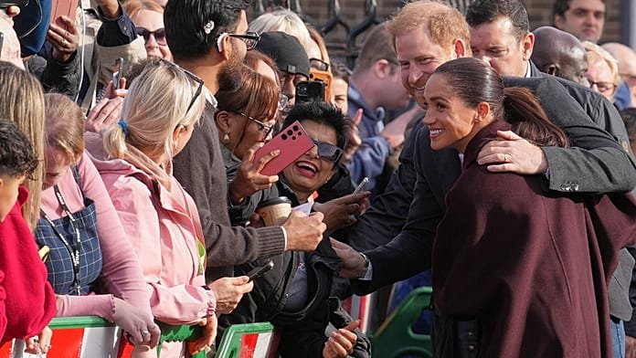 UK: Harry és Meghan látványosan térnek vissza hat évvel a királyi kilépés után