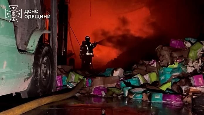 Orosz rakéták hatalmas gyári tüzeket okoznak Odesszában és Zaporizzsjában