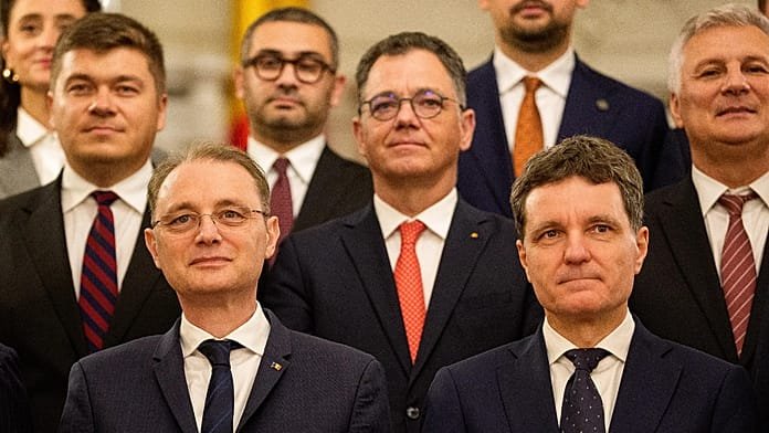 Esküt tett az új román miniszterelnök, Luca Niculescu, és kormánya