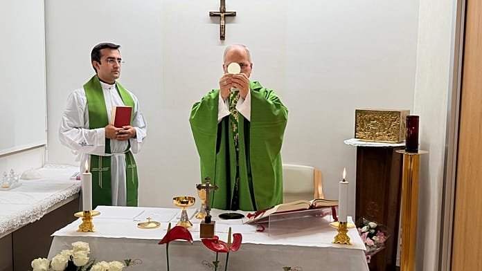 A Vatikán közzétette XIV. Leó pápa első fotóit a tüdődaganat-műtét után