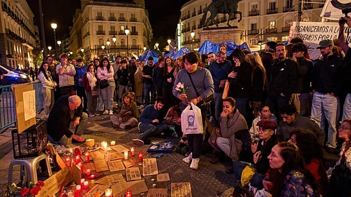 „Adios Maricarmen”: Tömegek tüntetnek Madridban egy nyugdíjas halála után